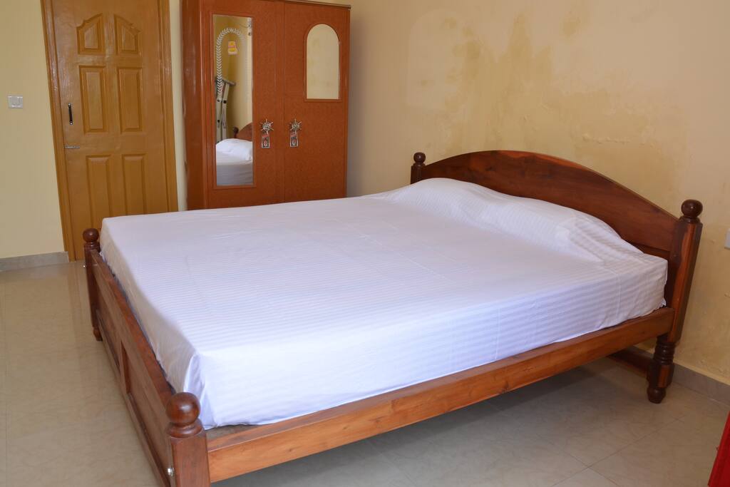 queen size bed with air condition