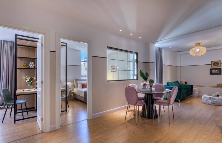 Luxury Penthouse at the tallest Building of Athens gallery image 5