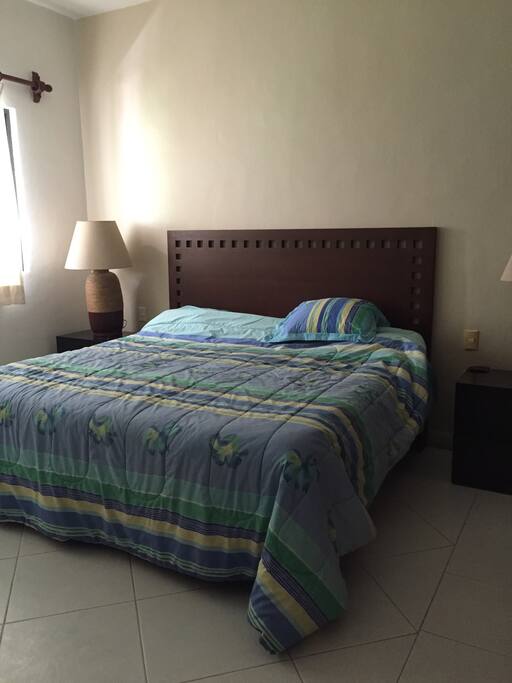 Recámara principal con cama Kingsize