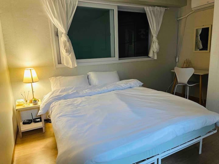 Habitación 1/1 Cama queen size/1 escritorio
