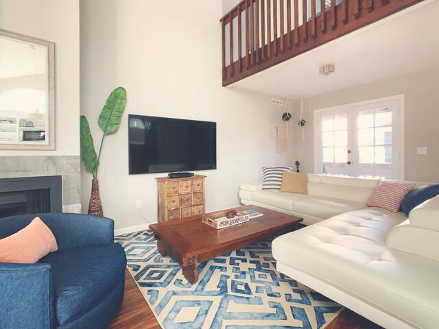 NEWLY RENOVATED Mission Beach 5-bedroom getaway gallery image 4