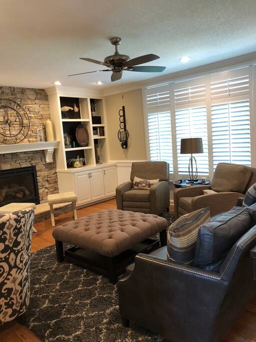 Livin g room