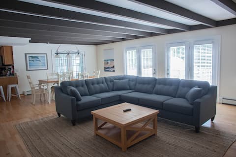 HUGE bright 5BR, steps from the beach & downtown!