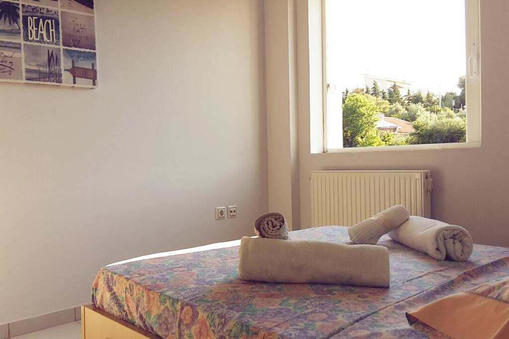 2nd bedroom