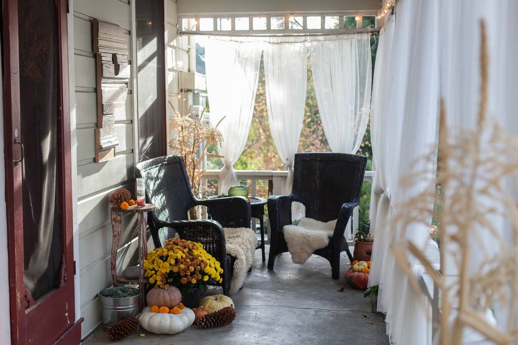 Autumnal decor.