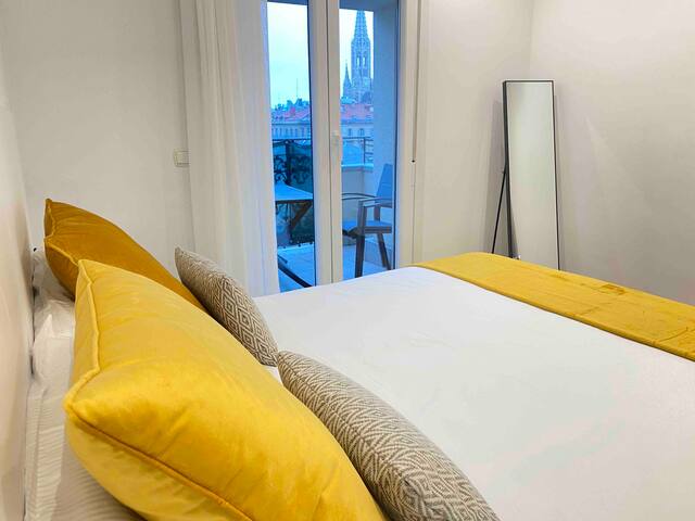 Mikain Cathedral View with Free Parking & Air Con gallery image 5