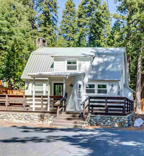 West Shore Cabin: Walk to Lake & Sunnyside