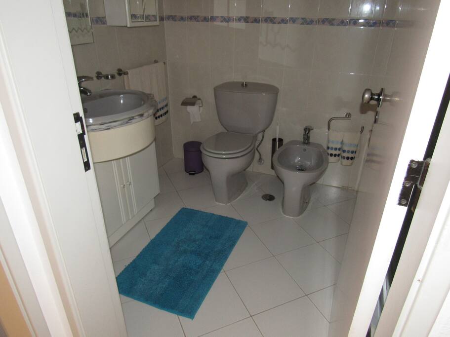 Bagno completo di vasca e bidè