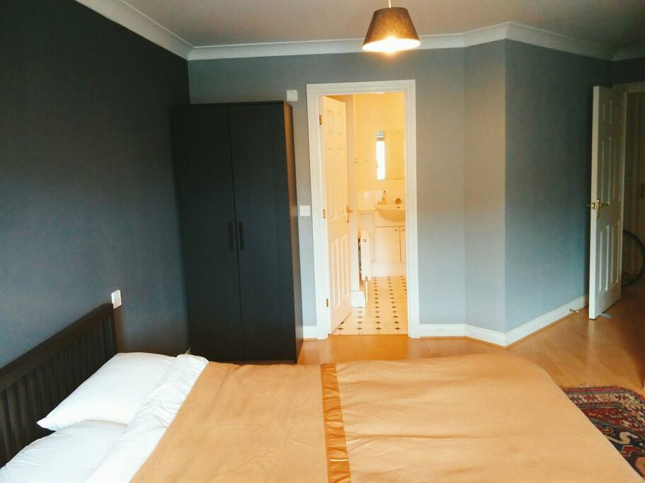 En-suite Bathroom with Shower