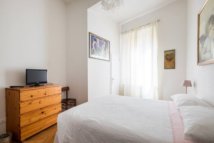 Modern flat on the old hidden canal gallery image 3