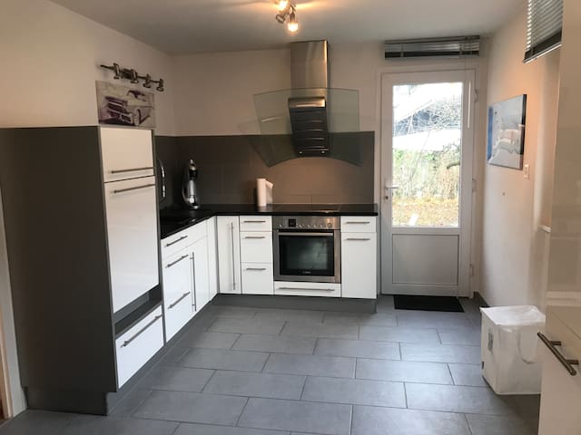 5 min walk to Nyon Train - 2 Bedroom