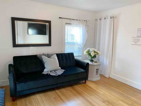Lovely 2 bedroom apartment minutes from Boston
