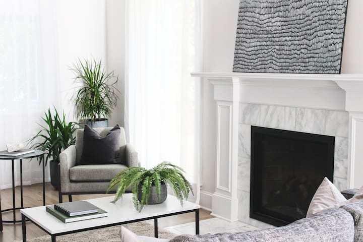 Modern Home in SE walk to Hawthorne & Division