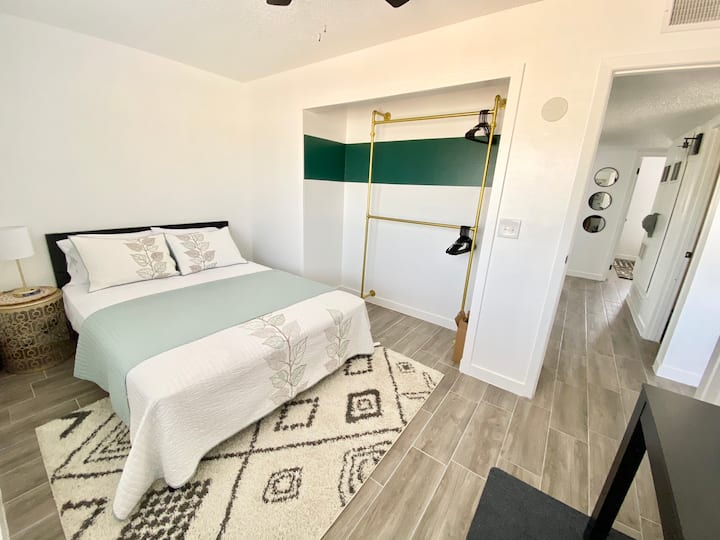 Queen Bedroom 