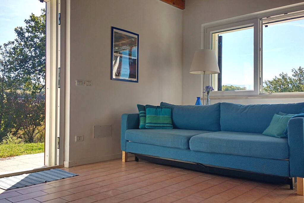 Sitting room and entrance