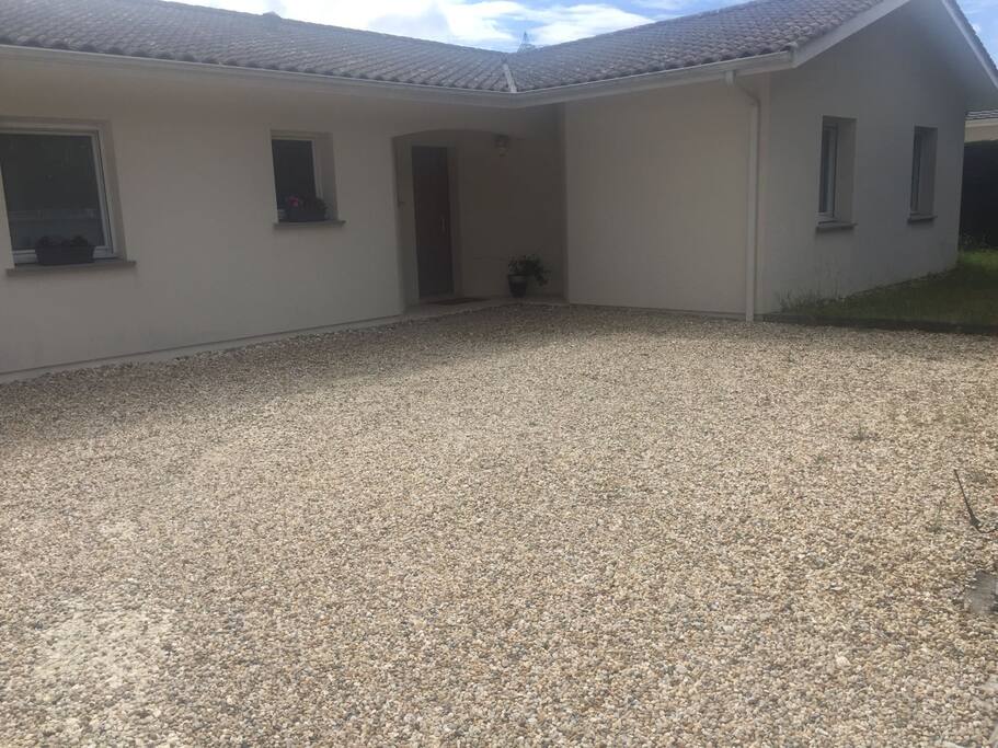 devant la maison