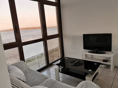Popular Airbnb listing: Appartement vue mer Camaret- sur- mer in Camaret Sur Mer
