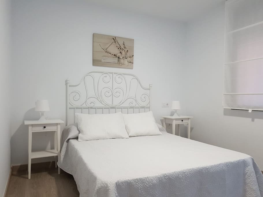 Habitación con cama de 1,50,con opción a cuna para familias con bebé
