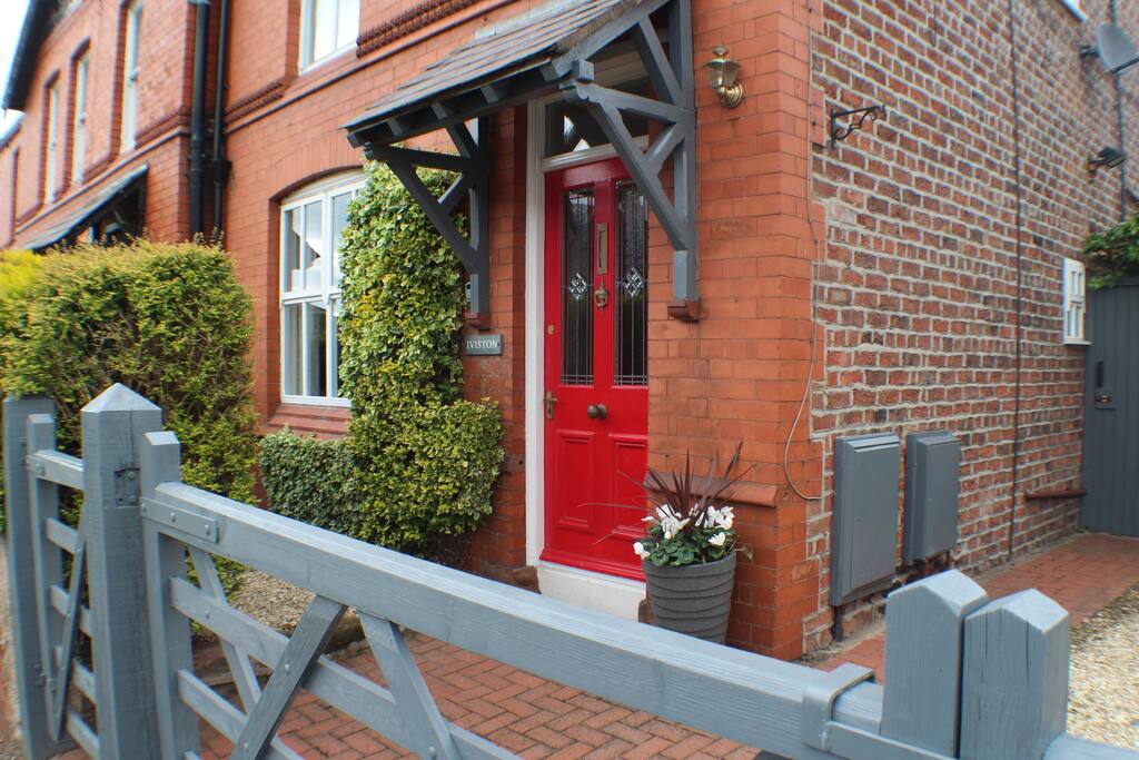 You won't miss the front door