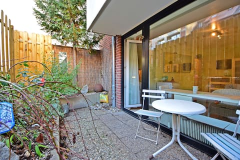 Top Airbnb: Espresso - Central studio with private terrace in Unterbilk