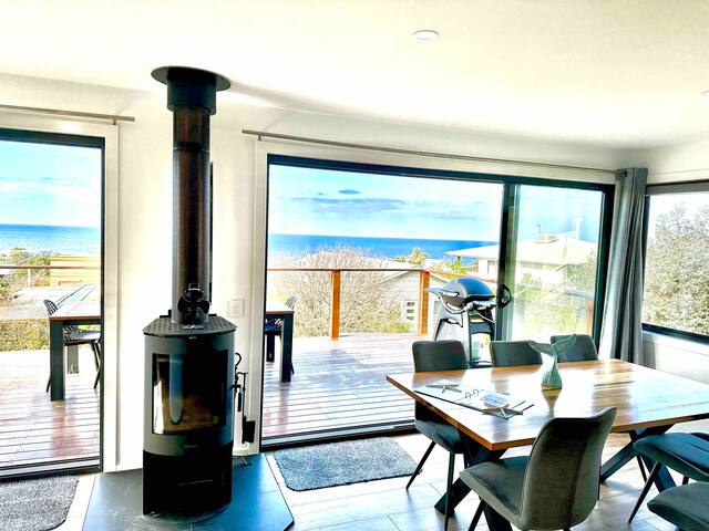 Beach Breeze. Endless ocean views gallery image 2