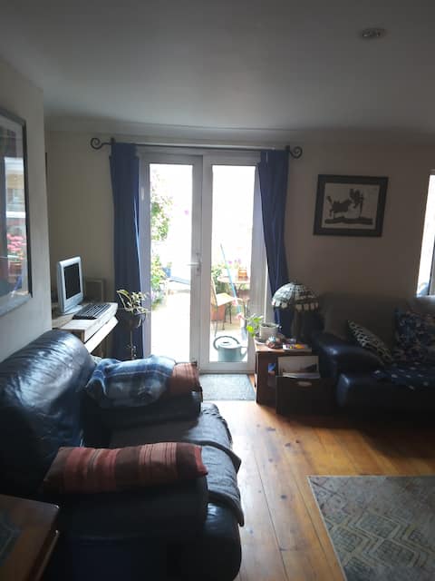 Successful Airbnb property: Portobello Belle,3 bed traditional house. Central! in Christchurch