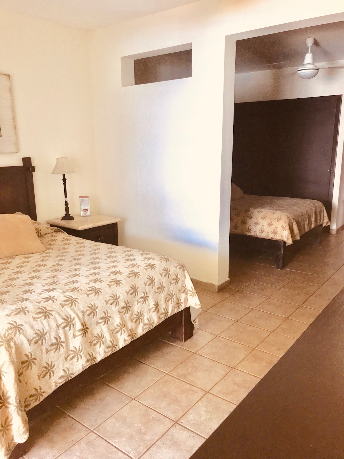 DOS CAMAS ควีนไซส์/ควีนไซส์ 2 เตียง