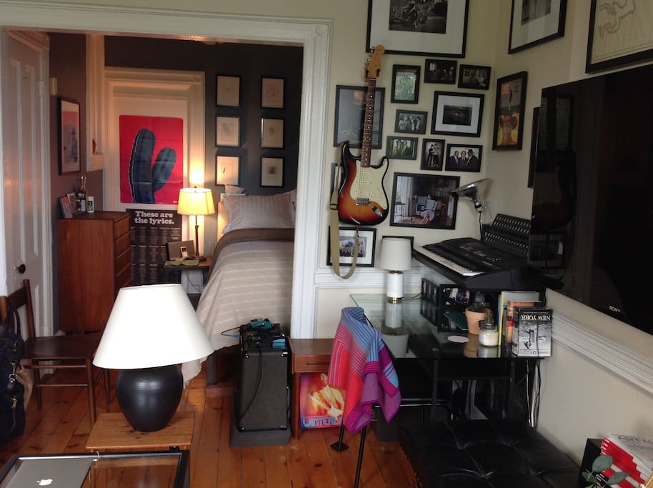Bedroom / living room
