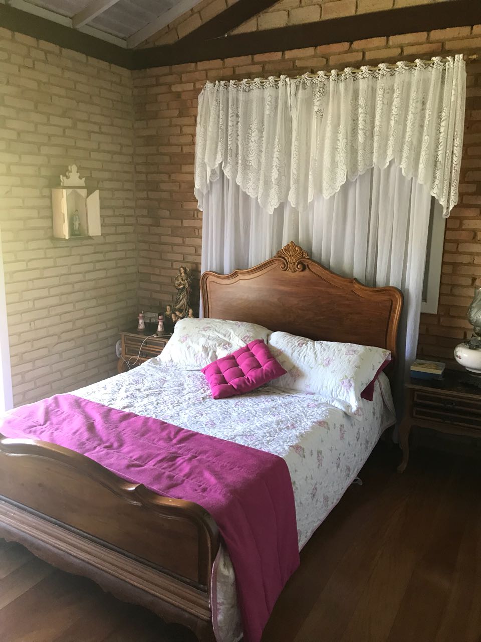 Essa é a suíte do casal com vista para Pedra Azul