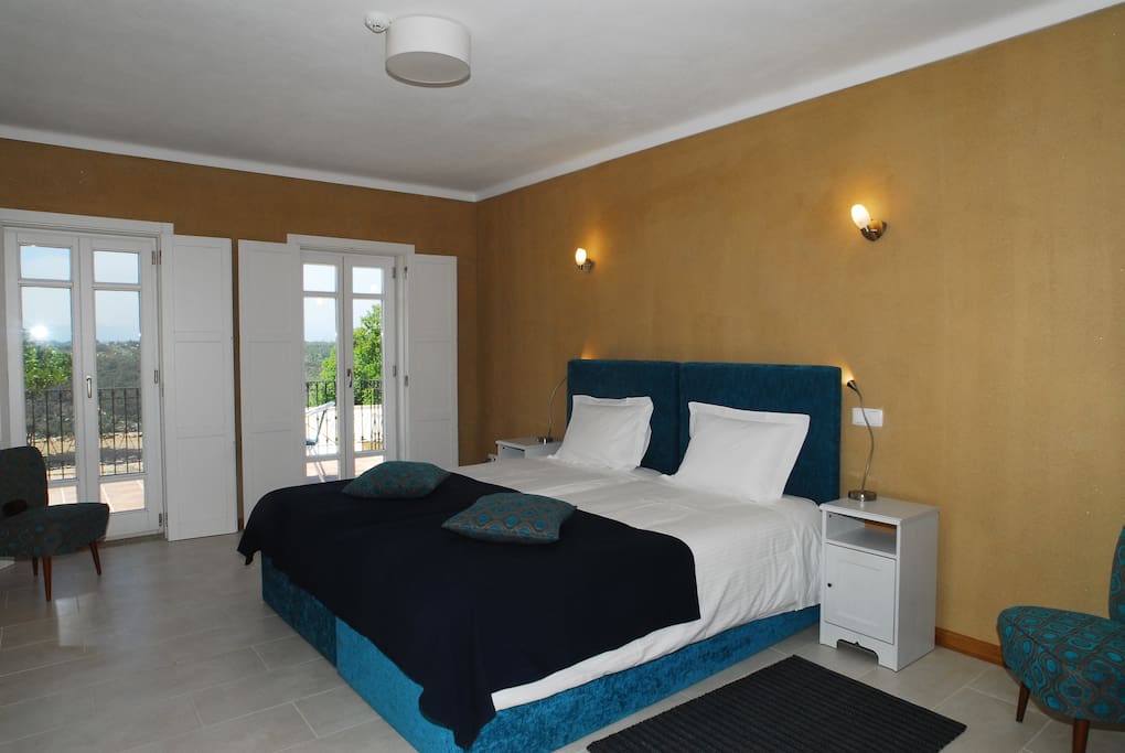 Mooie ruime kamer met terras en uitzicht