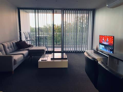 AXIS to Canberra, Free Parking, Pool, Gym
