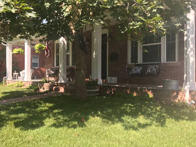 Family Home 6 bed/4 bath in Beautiful Wash Park! gallery image 5