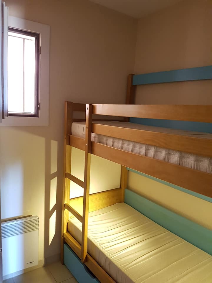 Habitación cerrada con 2 literas