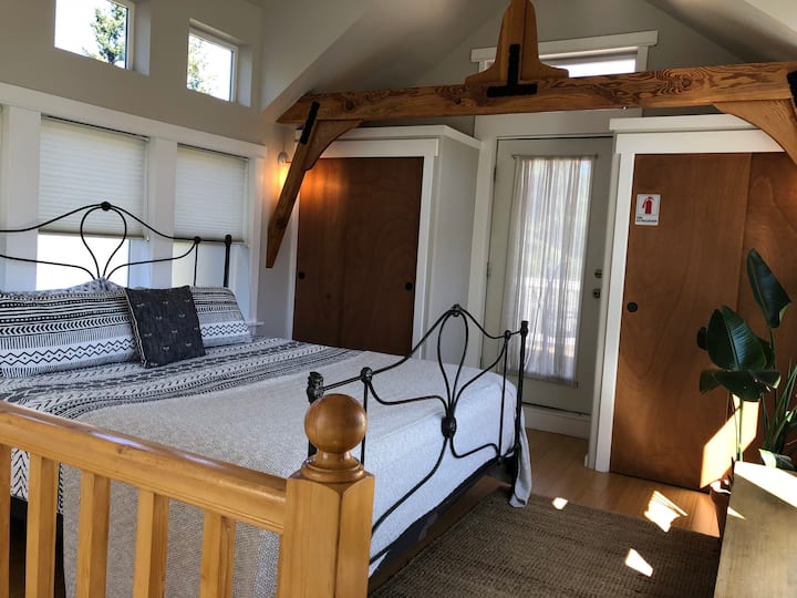 من الباب إلى السطح 