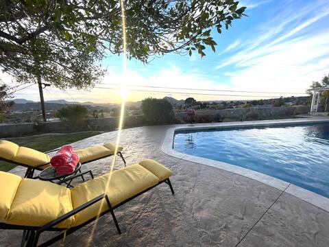 Huge Home w/Mountain View/Pool/Big Families/Groups