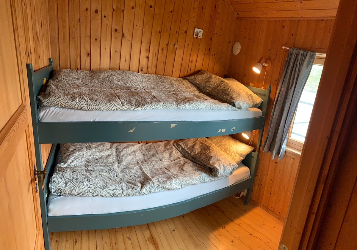 Спалня с двуетажни легла.