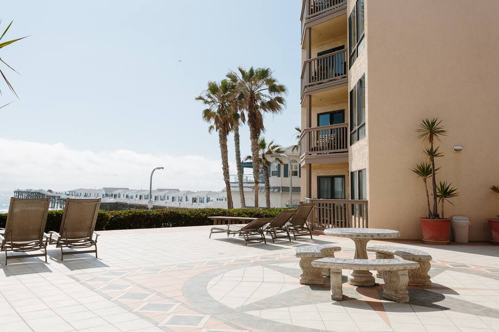 Large common area to relax with endless ocean views!