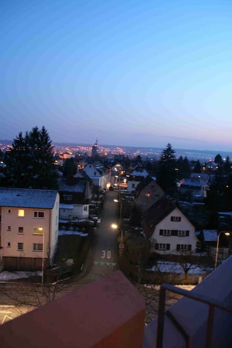 Balkonaussicht bei Abenddämmerung