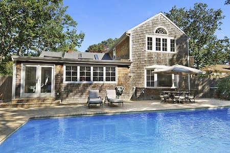 Designer home in Sag Harbor- 5 BR, 1 block 2 beach