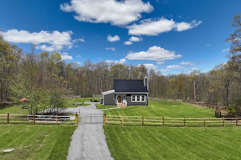 Dog friendly fenced in yard located in Narrowburg!