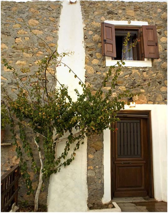 Πρόσοψη / Frontage