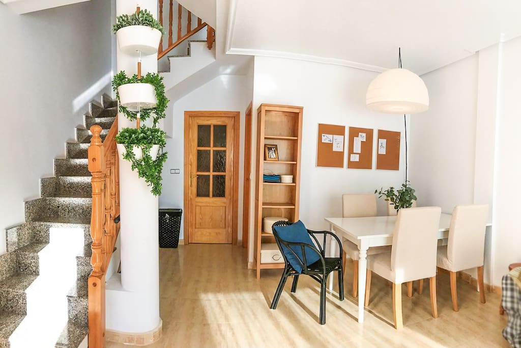 Dining space, 1st floor. Table with enlargeable plate, a lot of space for 6.