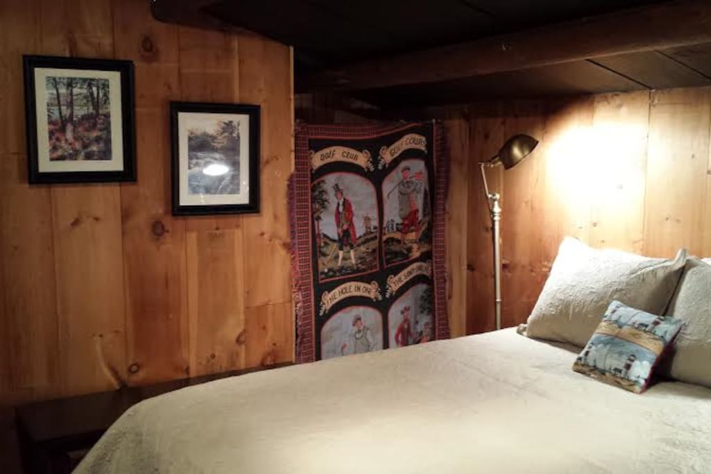 Queen bed w/ closet