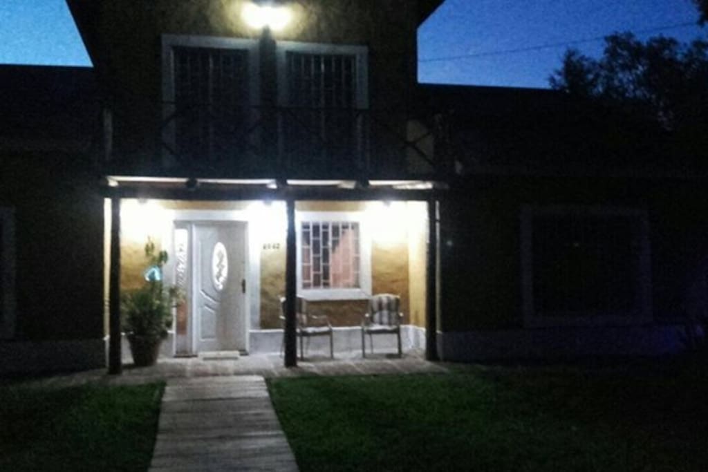Iluminación en toda la casa y parque