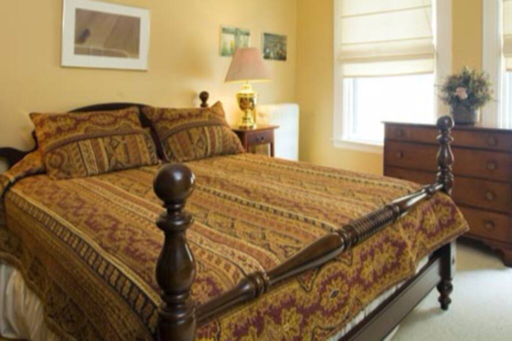 Queen bedroom