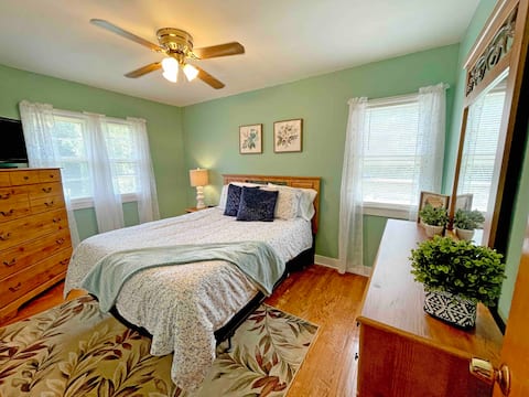 Secluded 3-Bedroom Getaway w/ Hot Tub!