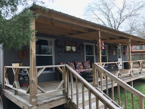 DND Cabin, cozy getaway in the woods of East Texas