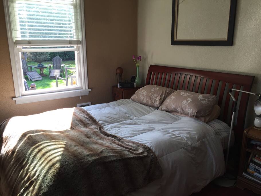 Bedroom 1 - Queen size bed