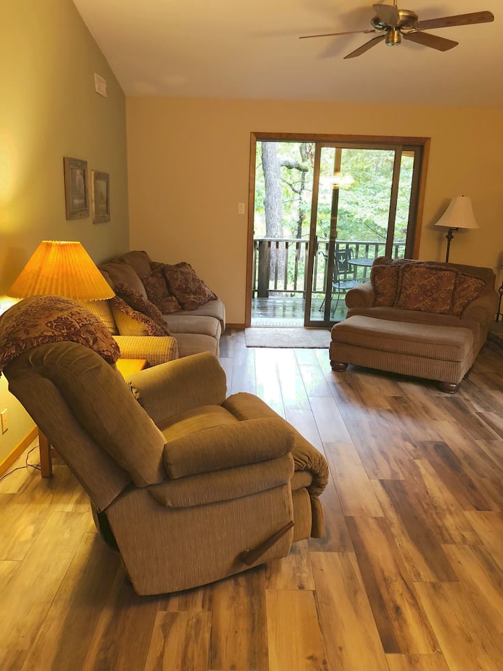 Judy's Condo in the Forest at Lake Ouachita Condominiums for Rent in