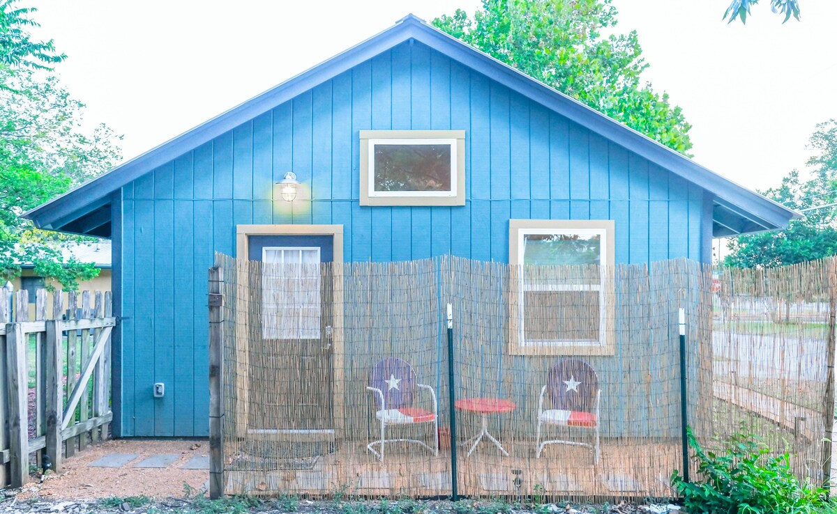 Bright & Cheery Casita Perfect for Visiting Family